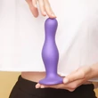 Strap-on-me Curvy M - hullámos, tapadókorongos dildó (lila)