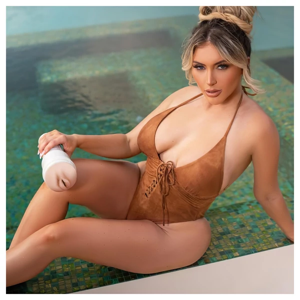 Fleshlight Kayley Gunner - élethű vagina (testszínű)